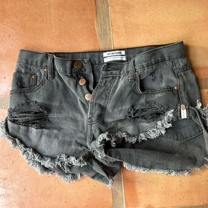 One Teaspoon Bandit Denim Shorts (Frayed Black)